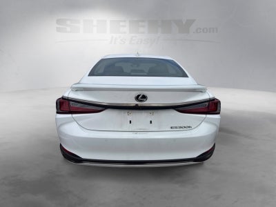 2025 Lexus ES 300h F SPORT Handling