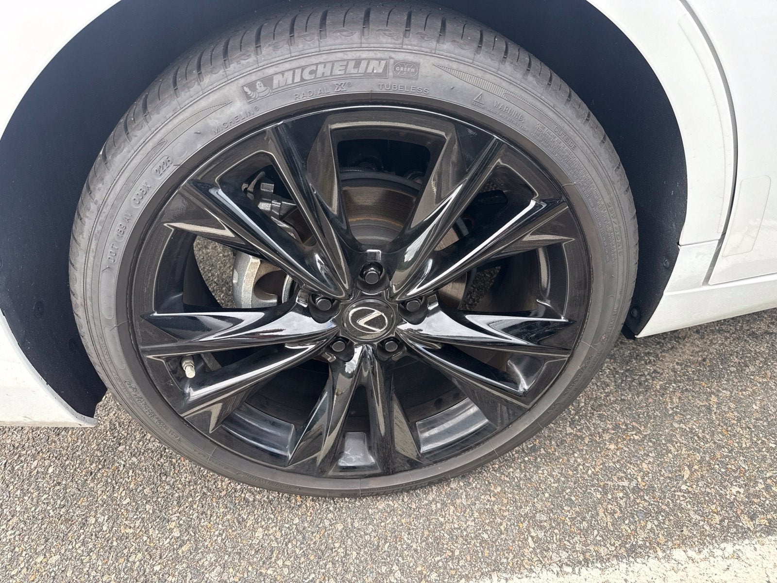 2025 Lexus ES 300h F SPORT Handling