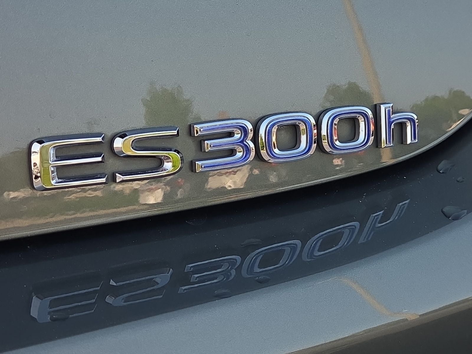 2022 Lexus ES 300h