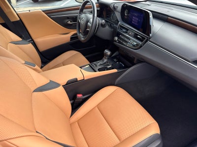 2025 Lexus ES 300h
