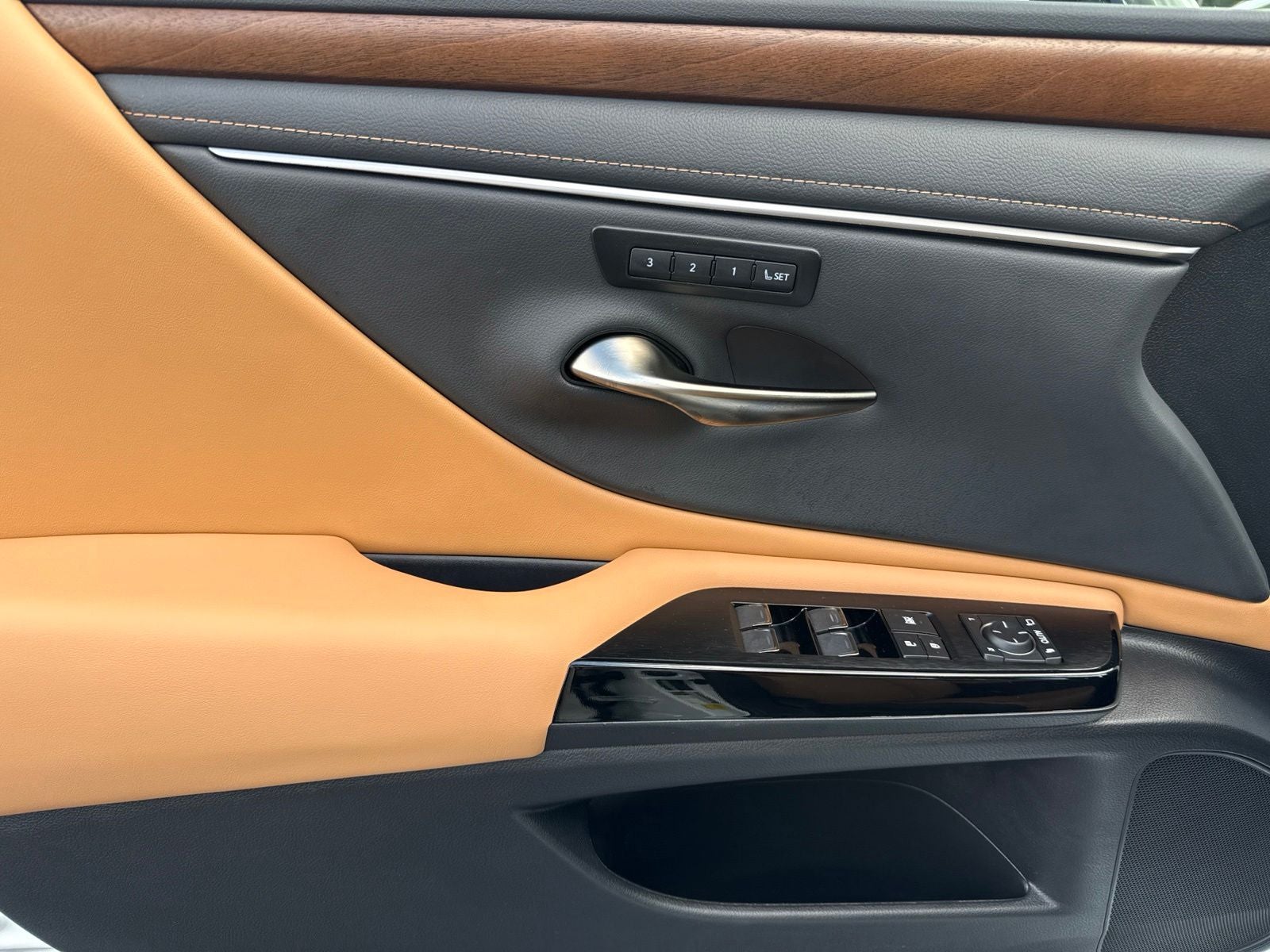 2025 Lexus ES 300h