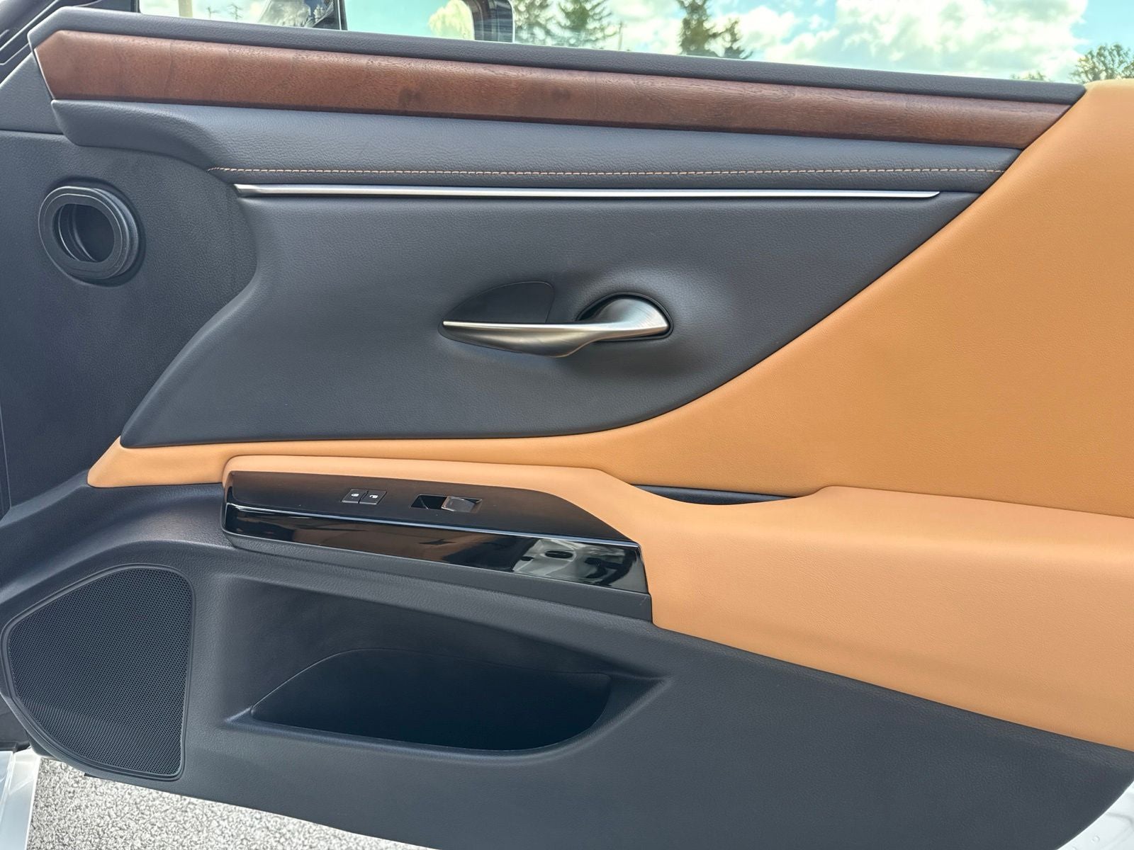 2025 Lexus ES 300h