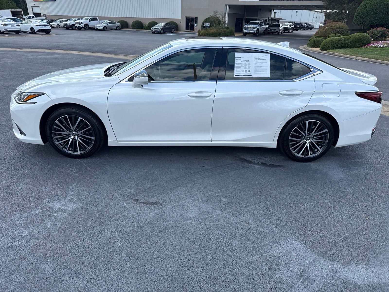 2025 Lexus ES 300h