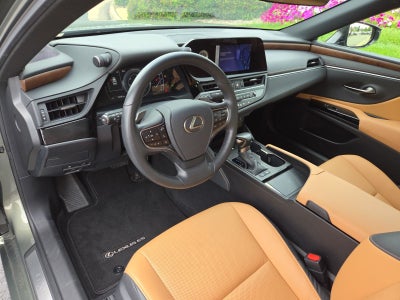 2025 Lexus ES 300h