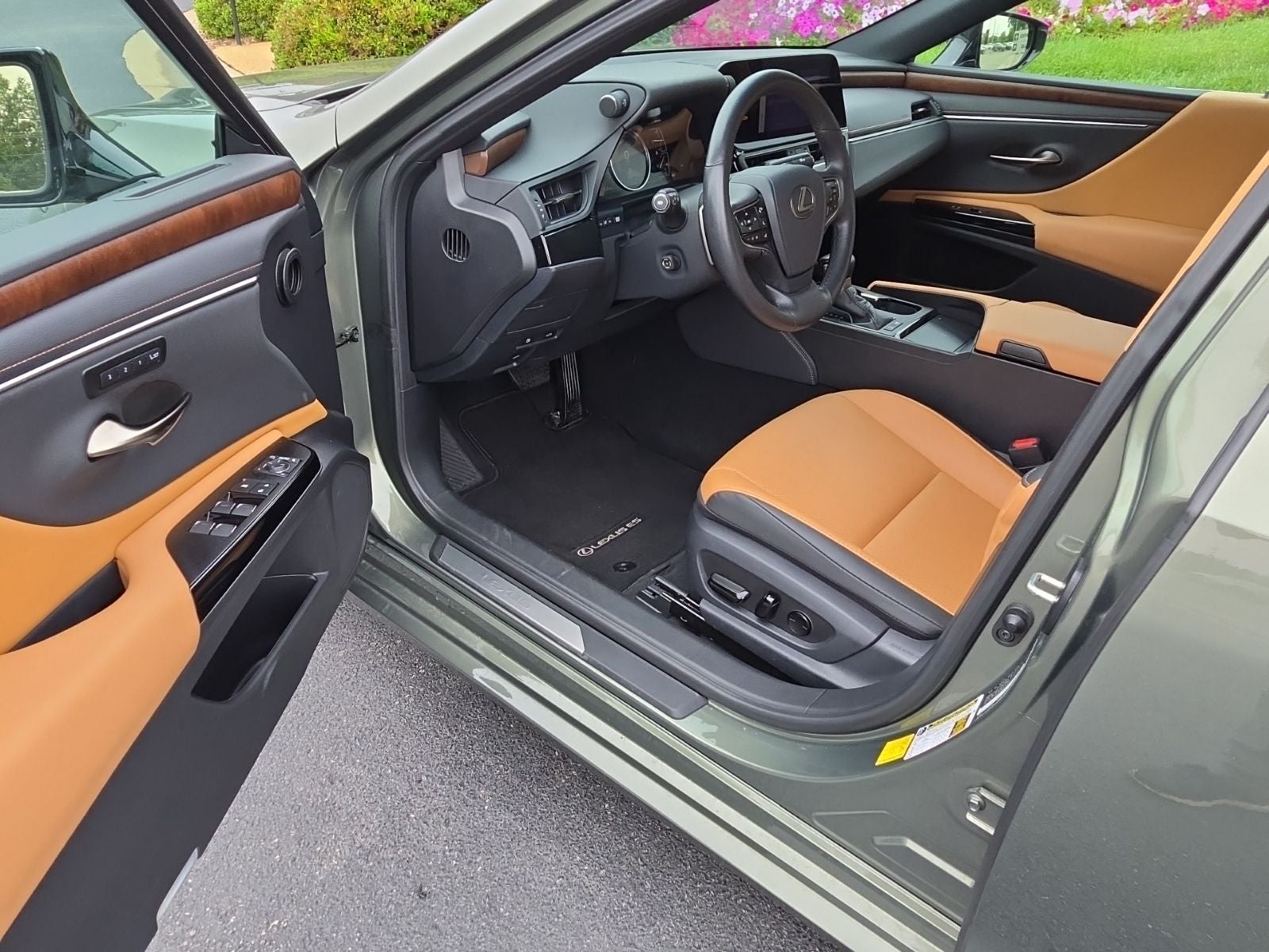 2025 Lexus ES 300h