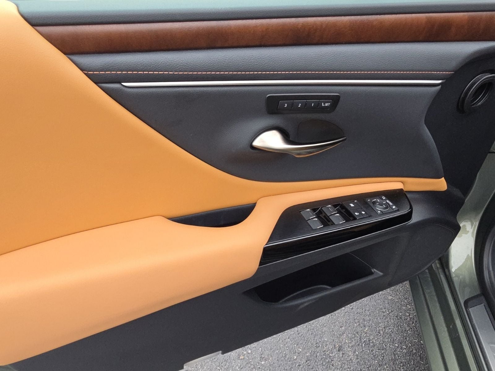 2025 Lexus ES 300h