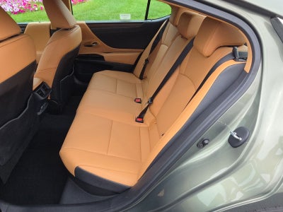 2025 Lexus ES 300h
