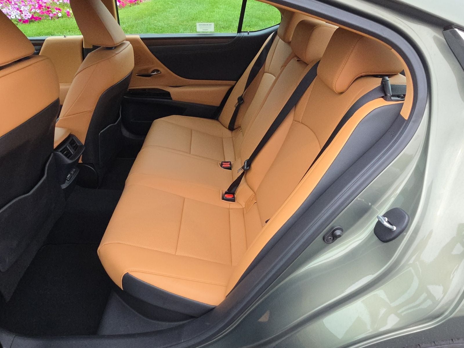 2025 Lexus ES 300h