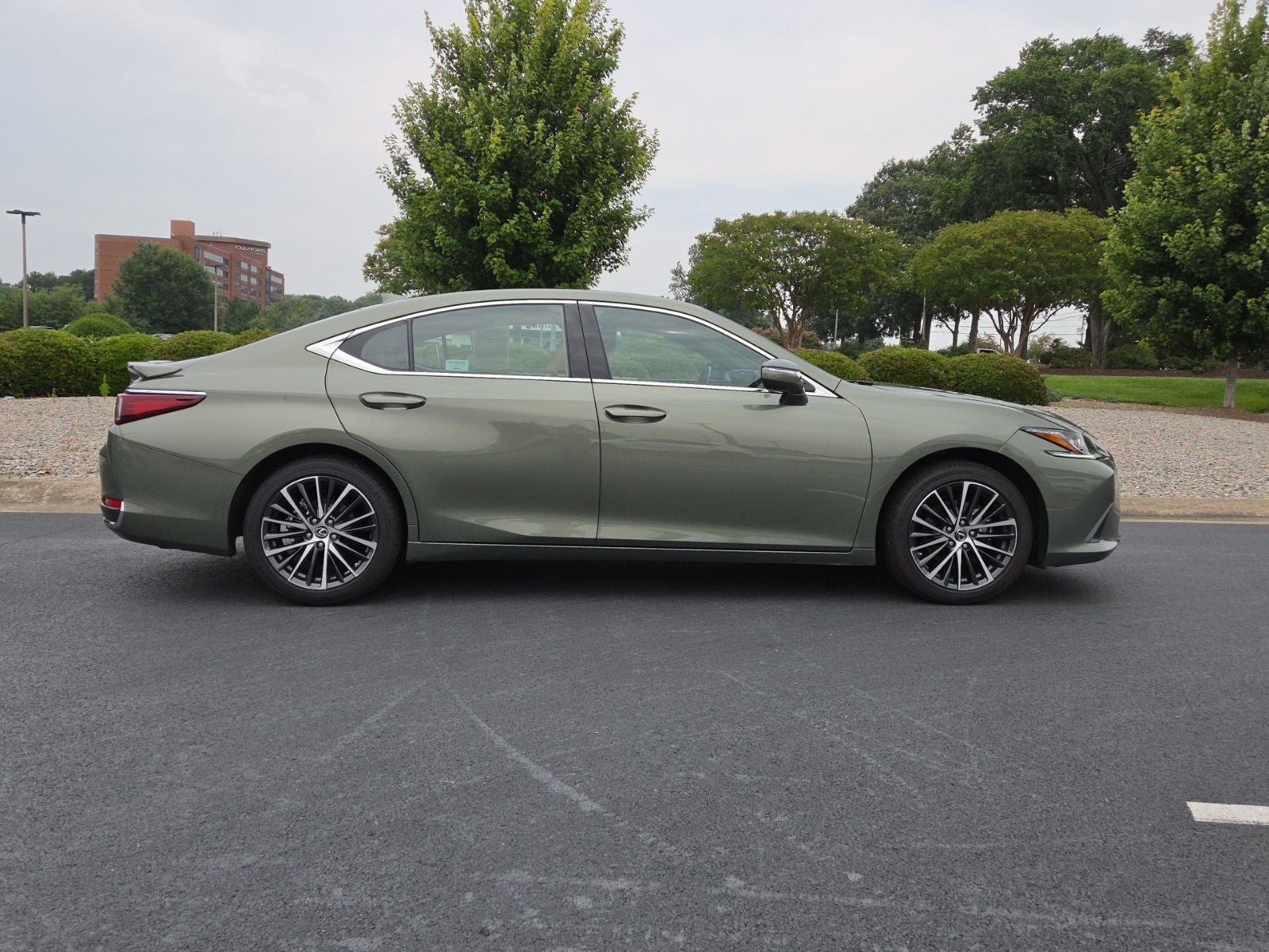 2025 Lexus ES 300h