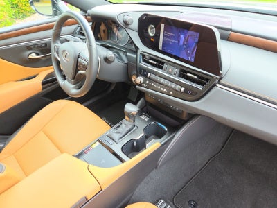 2025 Lexus ES 300h