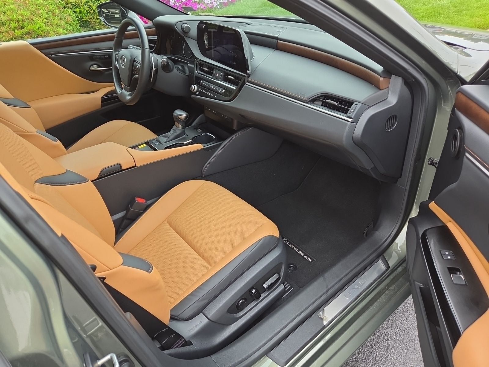 2025 Lexus ES 300h