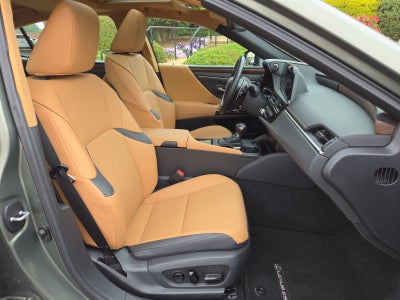 2025 Lexus ES 300h