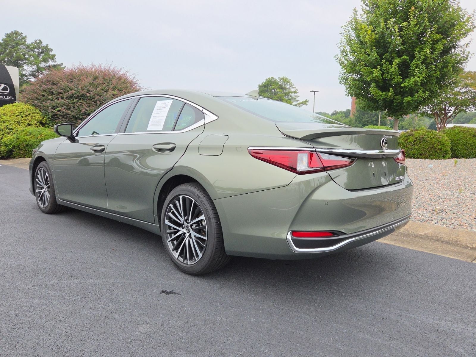 2025 Lexus ES 300h