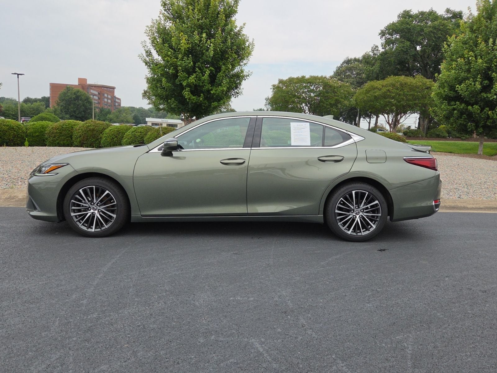 2025 Lexus ES 300h