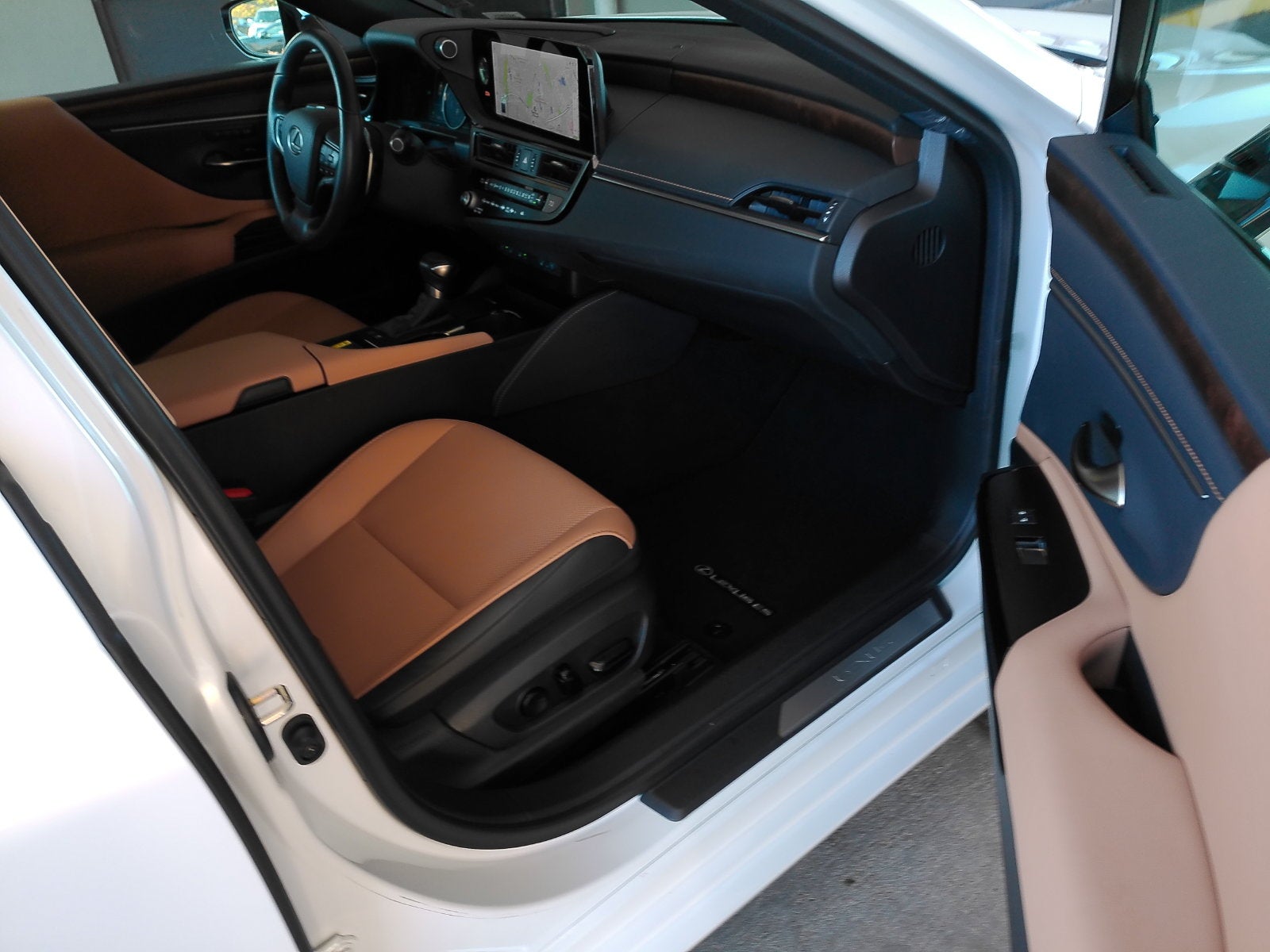 2025 Lexus ES 300h