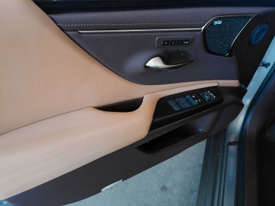 2020 Lexus ES 300h Ultra Luxury