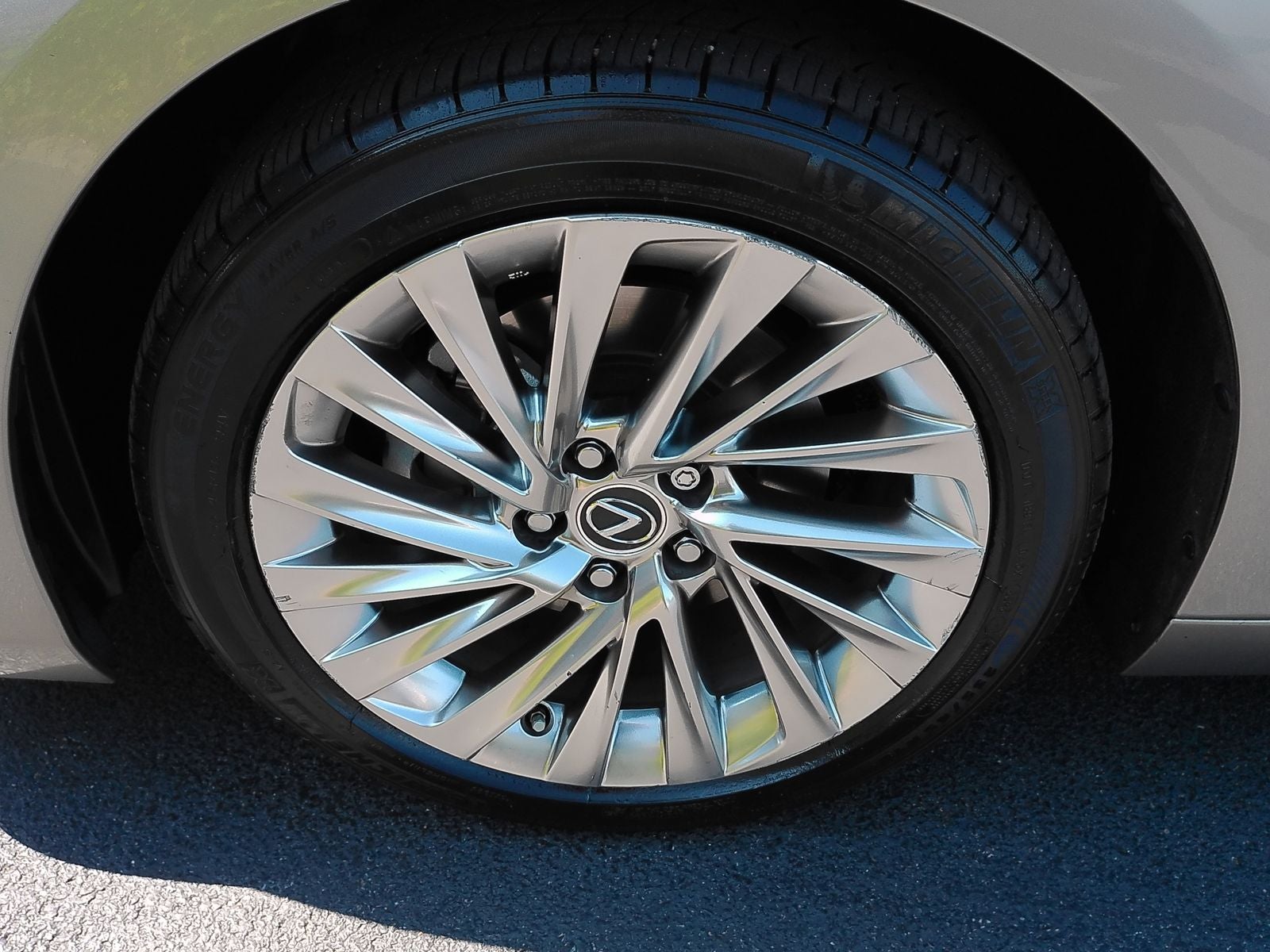 2020 Lexus ES 300h Ultra Luxury