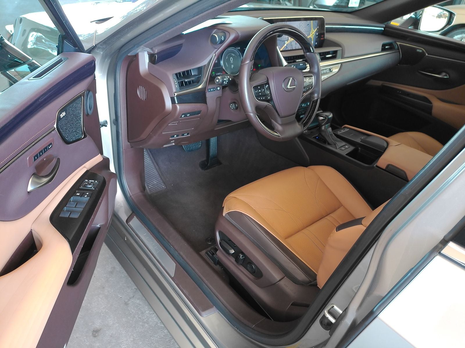 2020 Lexus ES 300h Ultra Luxury