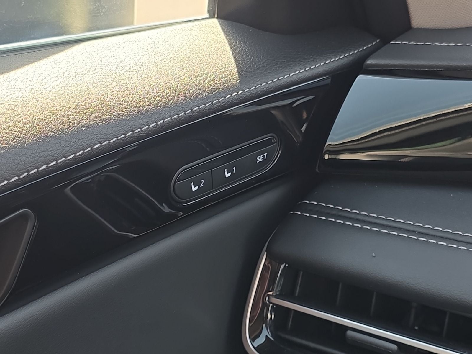 2023 INFINITI QX60 PURE