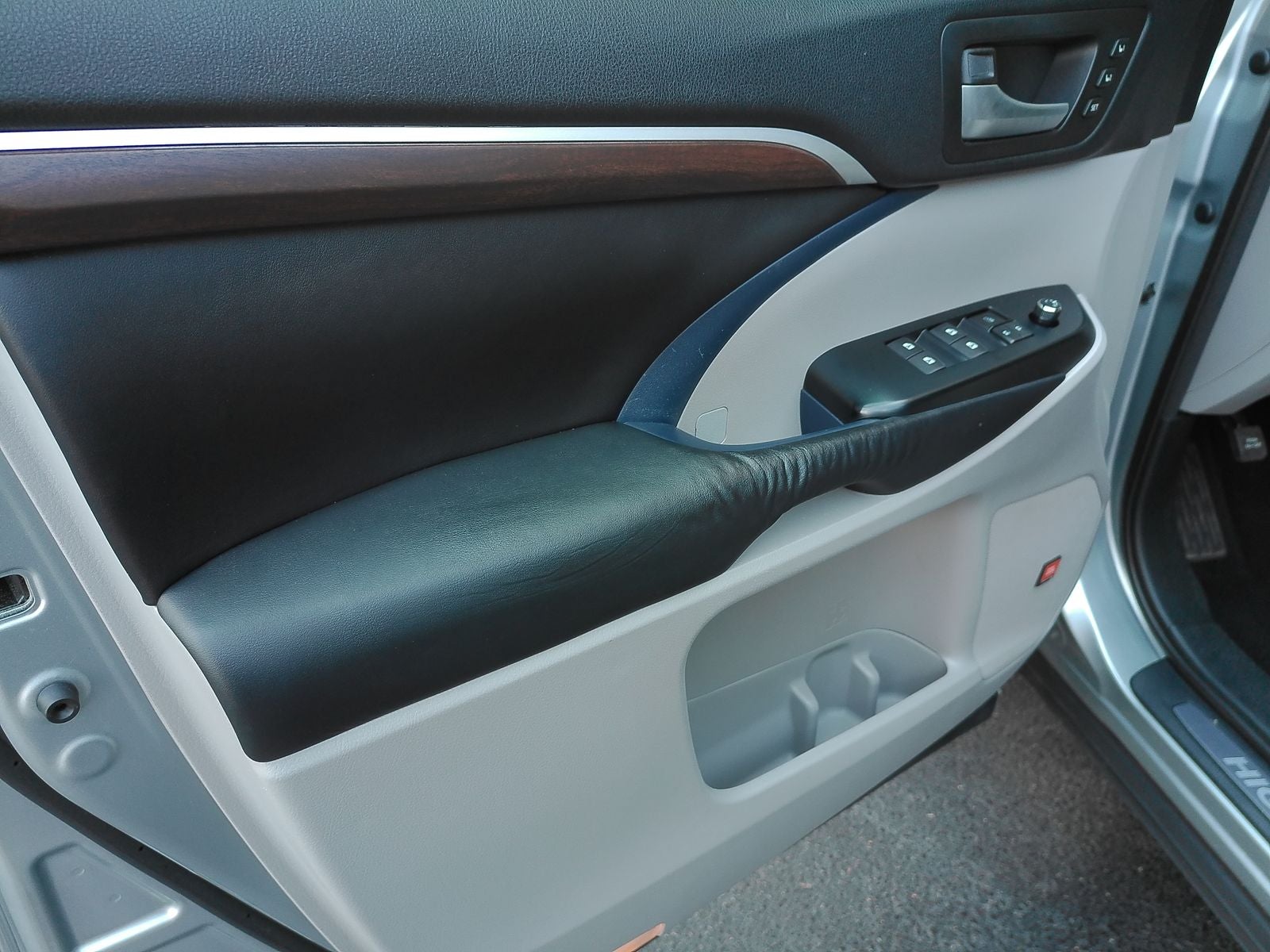 2016 Toyota Highlander Limited Platinum V6