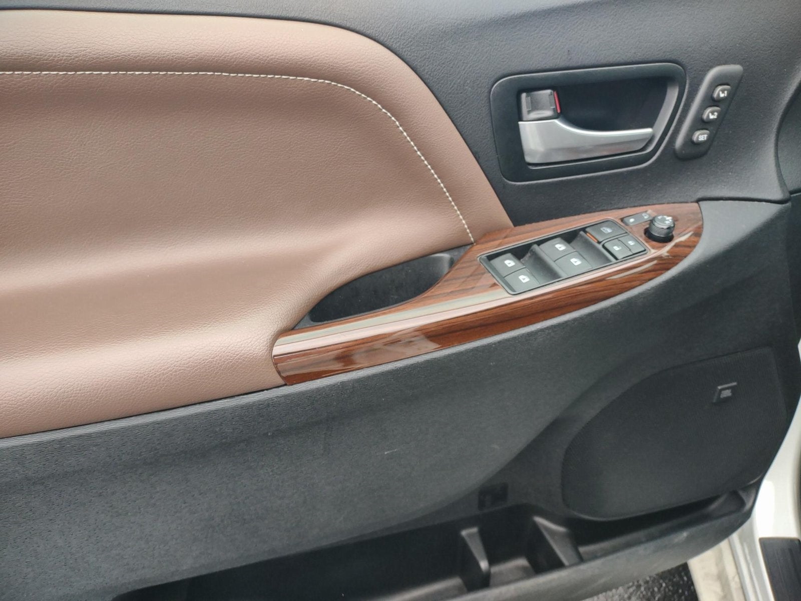 2017 Toyota Sienna Limited Premium 7 Passenger