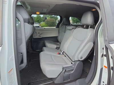 2022 Toyota Sienna XLE 8 Passenger