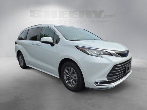 2022 Toyota Sienna XLE 8 Passenger