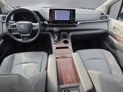 2022 Toyota Sienna XLE 8 Passenger