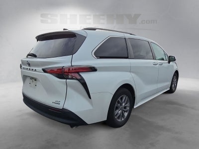 2022 Toyota Sienna XLE 8 Passenger