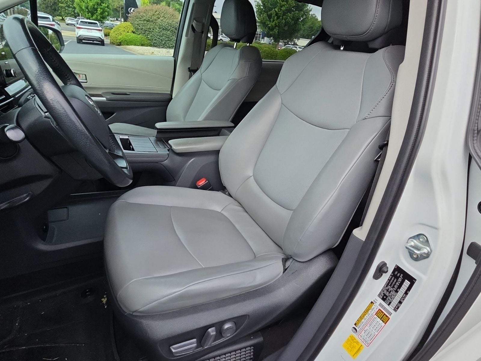 2022 Toyota Sienna XLE 8 Passenger