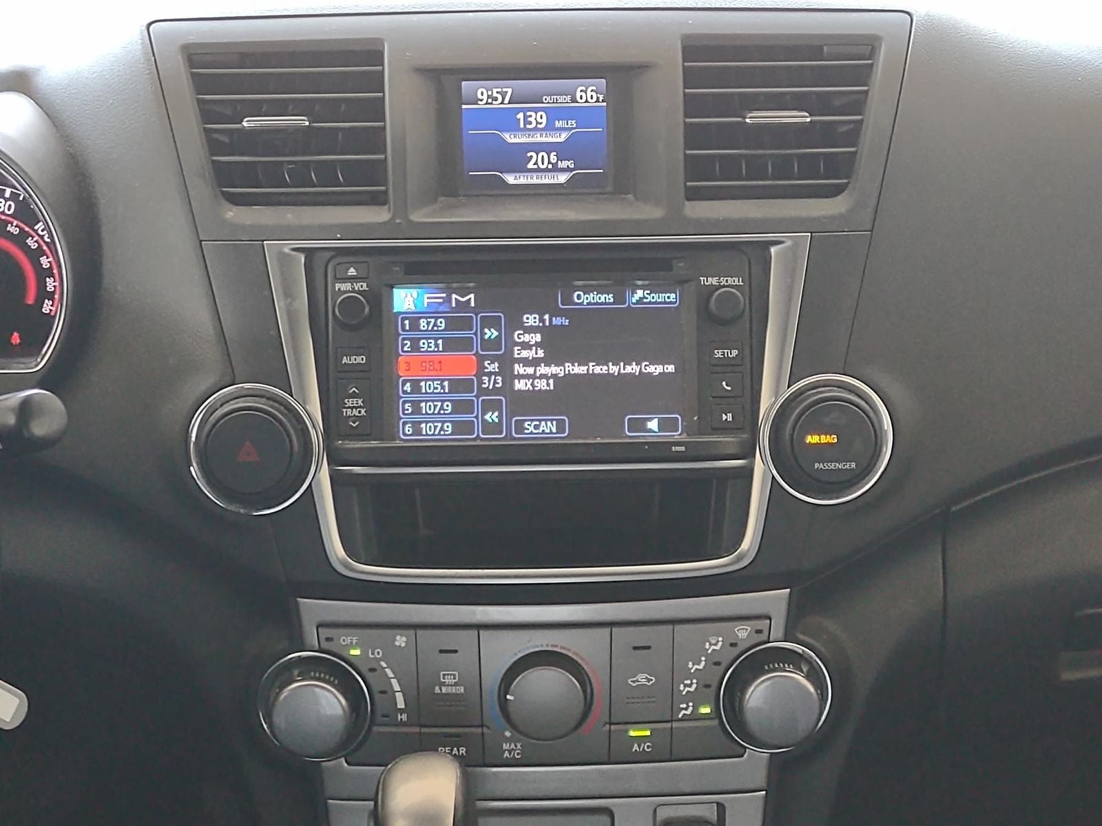 2013 Toyota Highlander SE