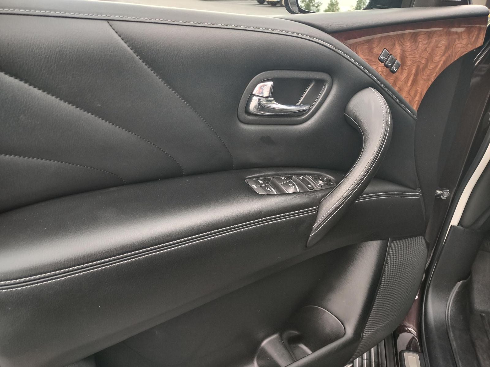 2016 INFINITI QX80 Base