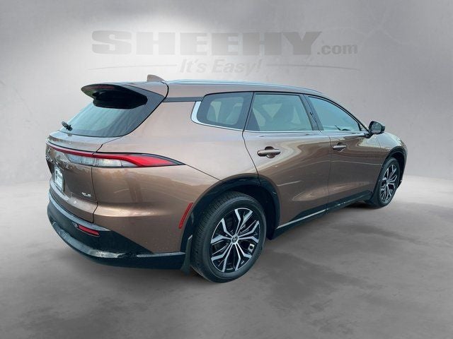 2025 Toyota Crown Signia XLE