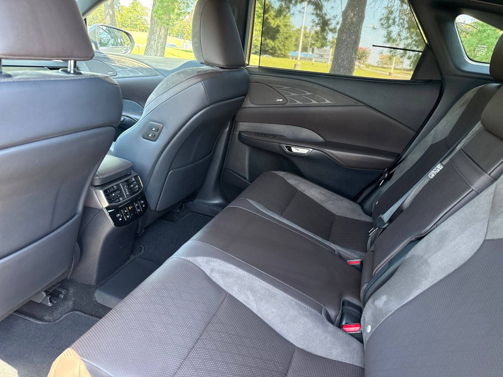 2025 Lexus RX 450h+ Luxury