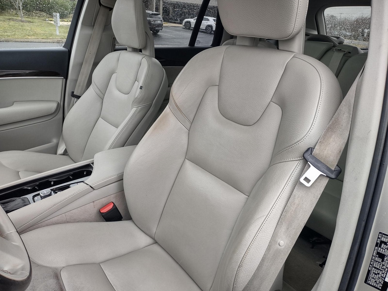 2016 Volvo XC90 T6 Momentum