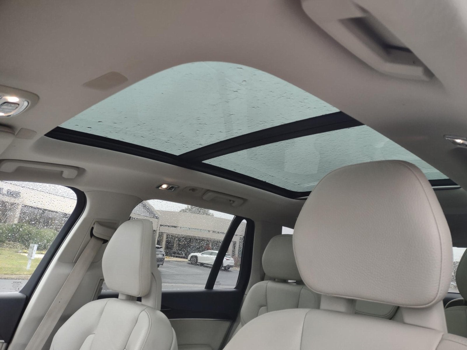 2016 Volvo XC90 T6 Momentum