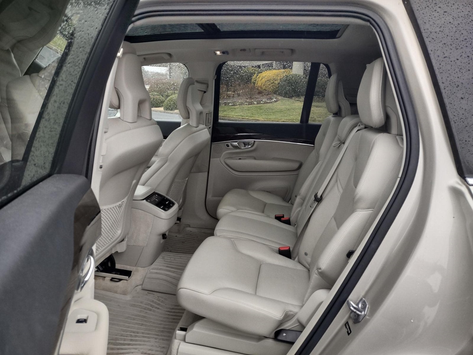 2016 Volvo XC90 T6 Momentum