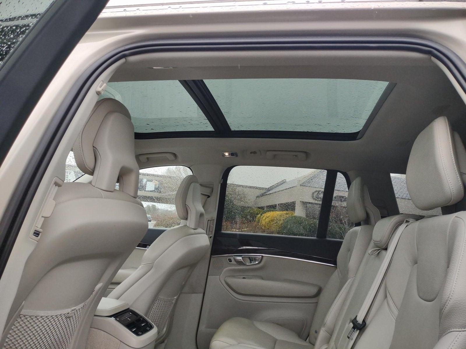 2016 Volvo XC90 T6 Momentum