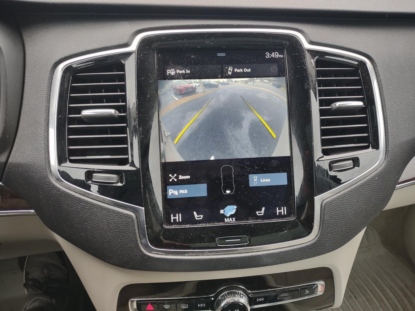 2016 Volvo XC90 T6 Momentum