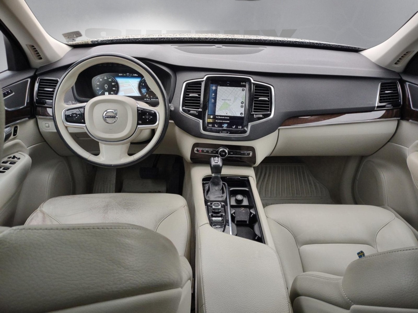 2016 Volvo XC90 T6 Momentum