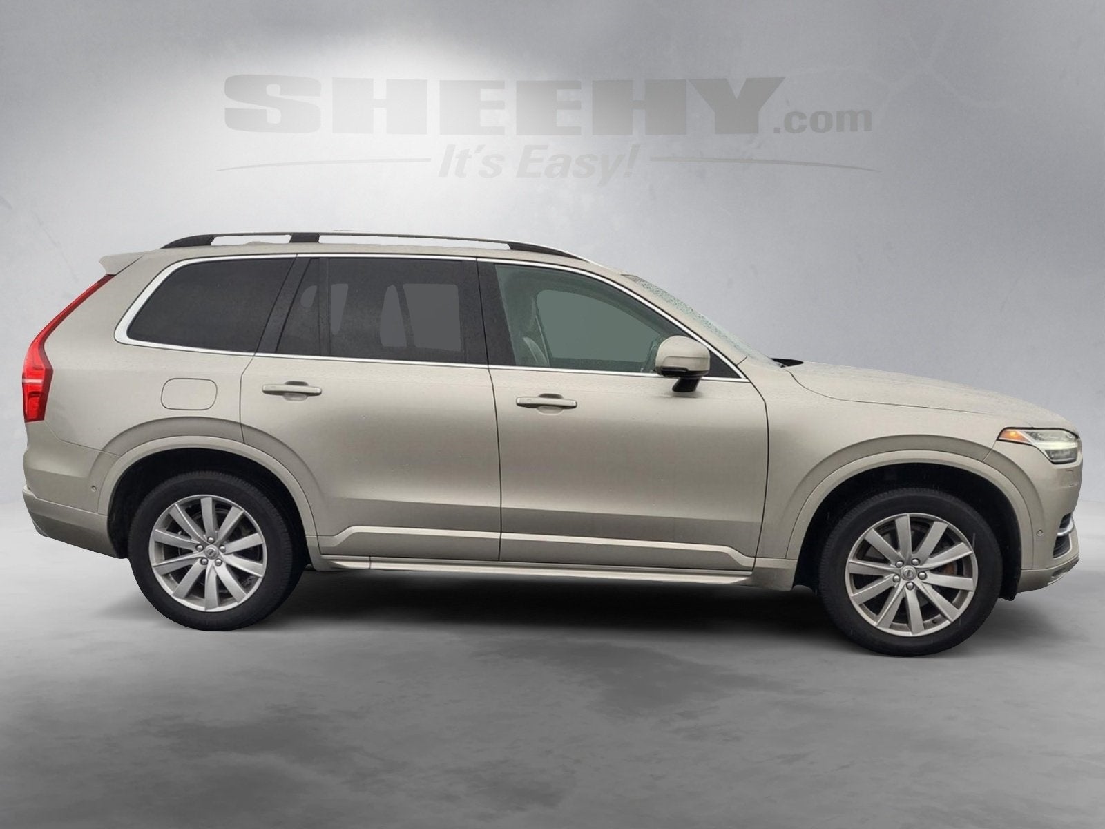 2016 Volvo XC90 T6 Momentum
