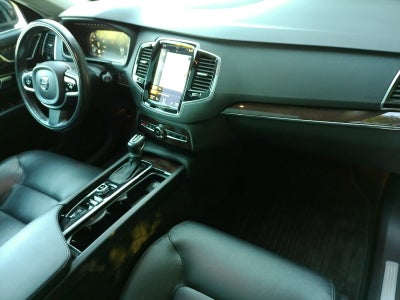 2017 Volvo XC90 T6 Momentum