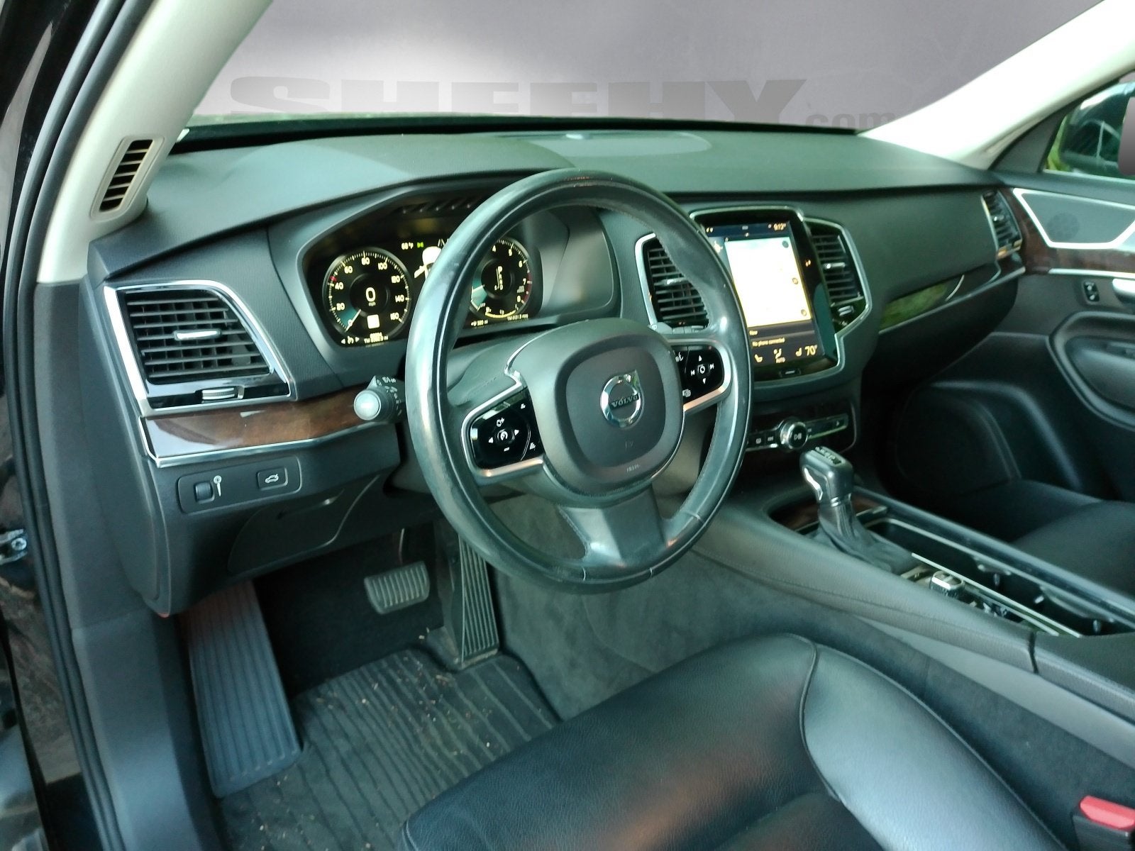 2017 Volvo XC90 T6 Momentum