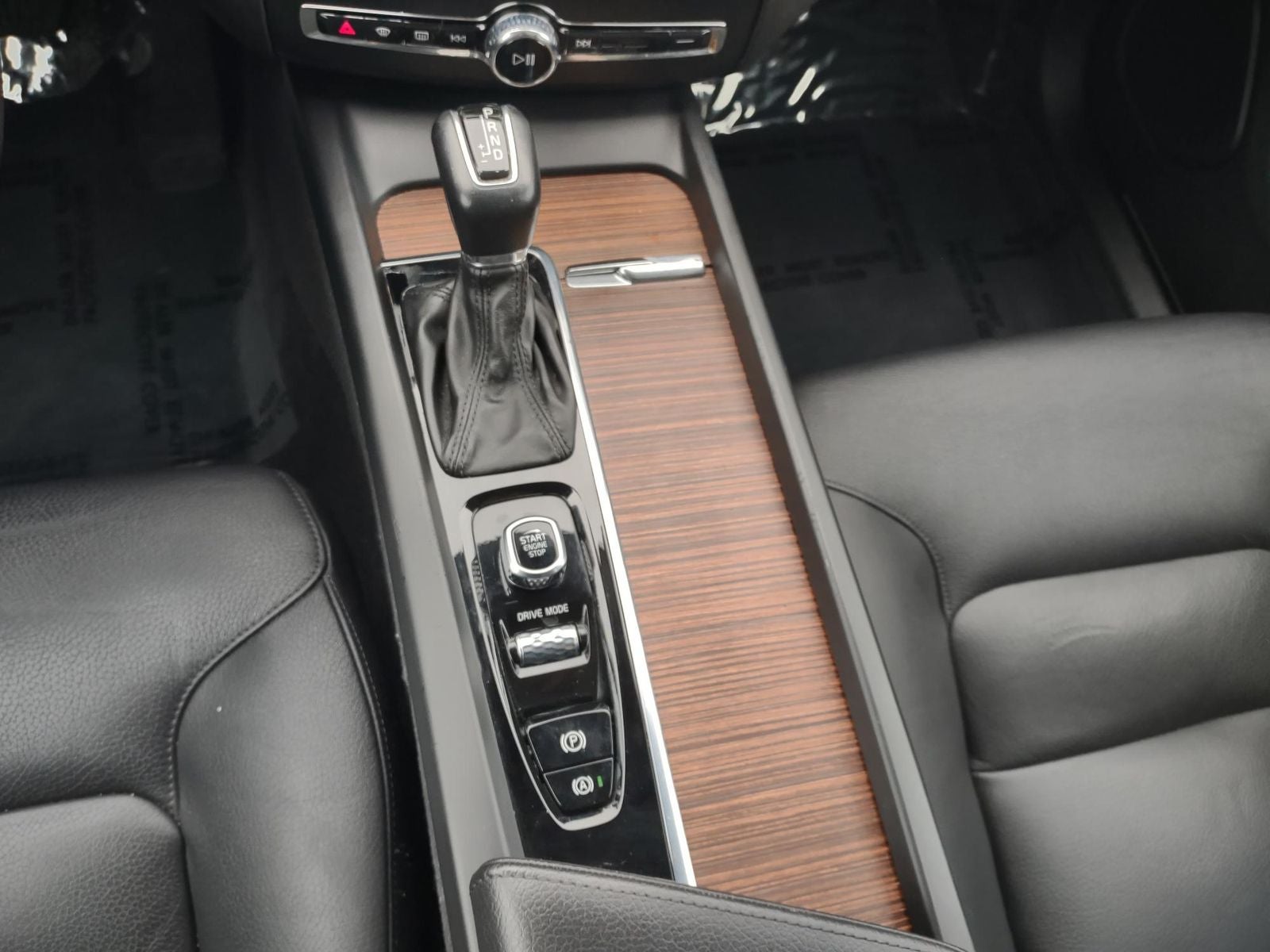 2021 Volvo XC60 T6 Momentum