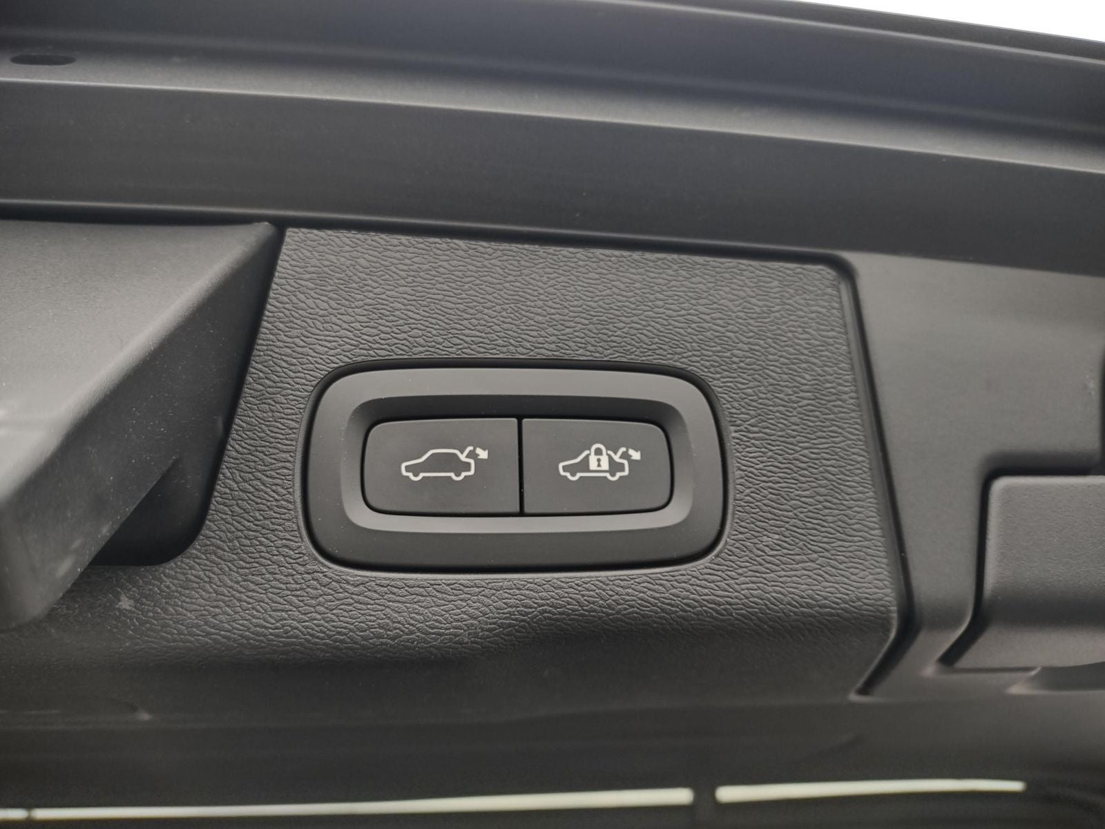 2021 Volvo XC60 T6 Momentum