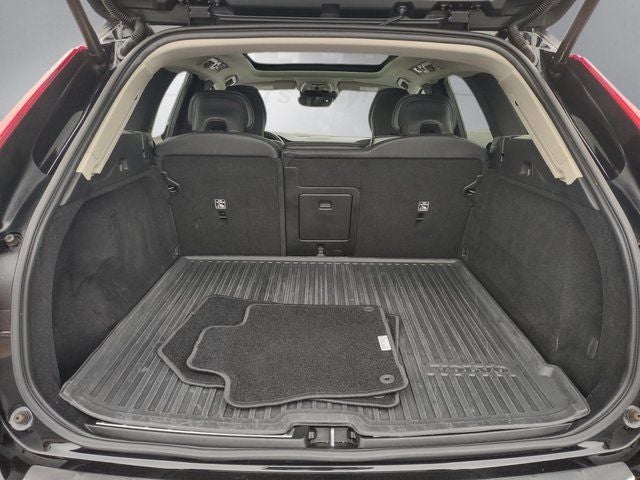 2021 Volvo XC60 T6 Momentum