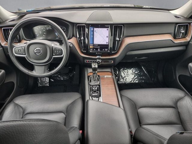 2021 Volvo XC60 T6 Momentum
