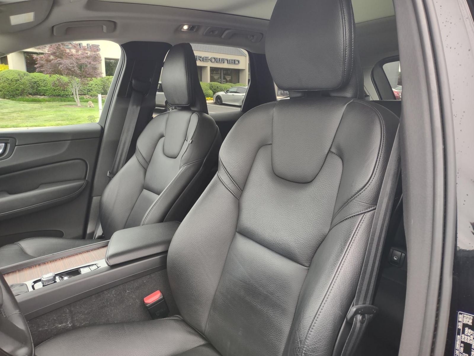 2021 Volvo XC60 T6 Momentum