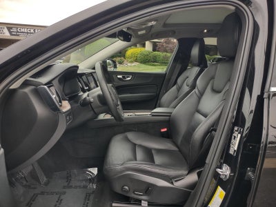 2021 Volvo XC60 T6 Momentum