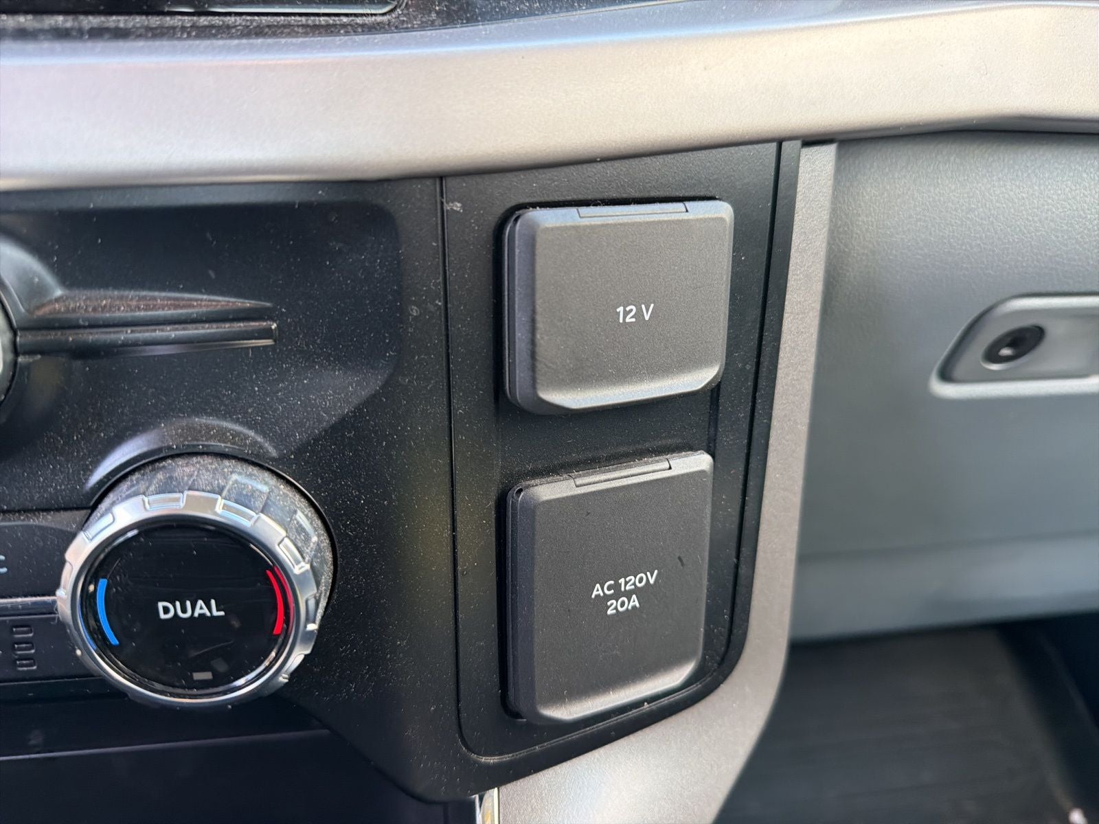 2023 Ford F-150 Lightning XLT